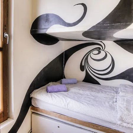 Arkabarka Floating And Hostel Belgrade