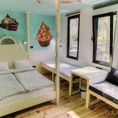 Hostel Arkabarka Floating And