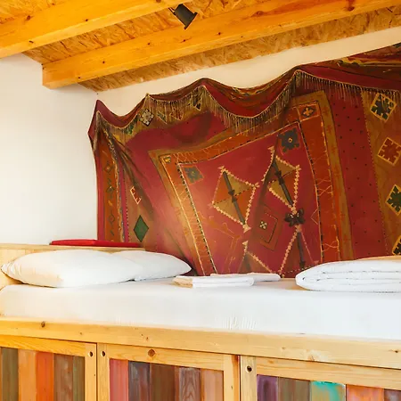 Arkabarka Floating And Hostel