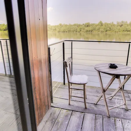 Hostel Arkabarka Floating And Belgrade