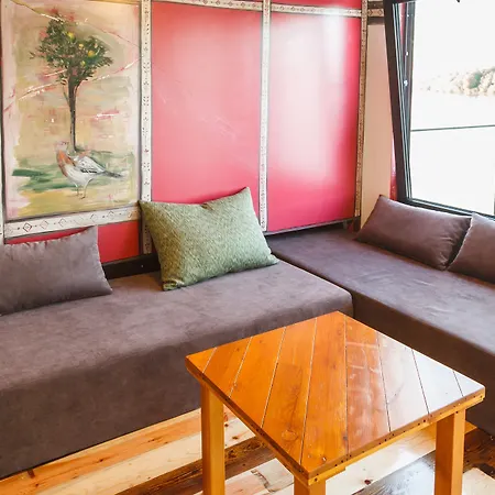 Arkabarka Floating And Hostel Belgrade
